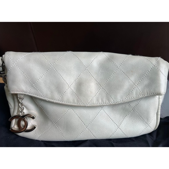 Chanel Ultimate Soft Hobo Bag - Picture 2 of 15